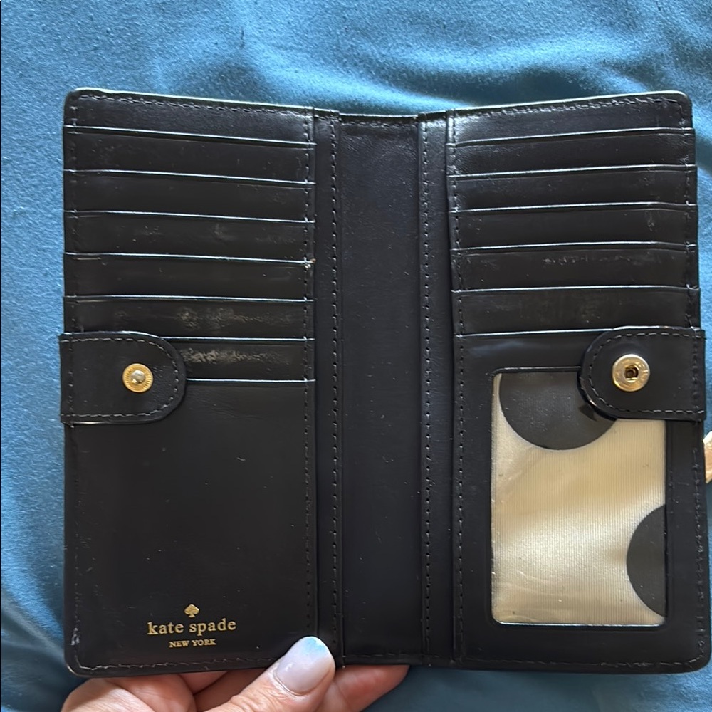 Kate Spade Cream Wallet with Structured Design - Picture 2 of 6
